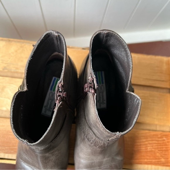 Arnold Churgin Distressed Brown Leather Boots, Size 36 - Picture 5 of 9